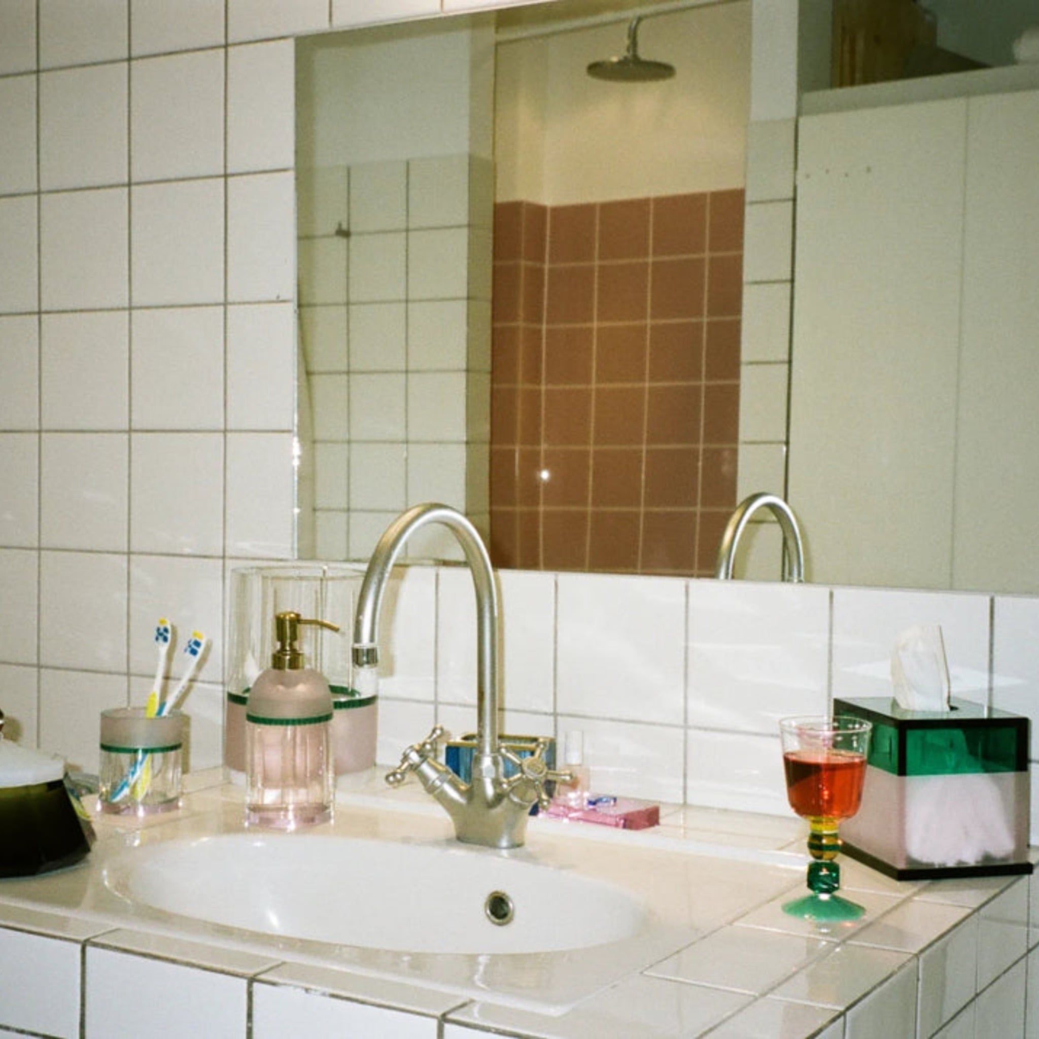  Bình đựng sữa tắm Shine Reflections Copenhagen 