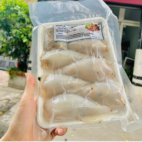  Mực ống nhồi thịt 7 - 8 con/khay 