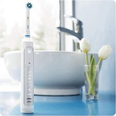 ban chai danh rang dien oral b genius 10100s white