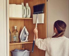 choi can dai treo tuong joseph joseph 65002 blue