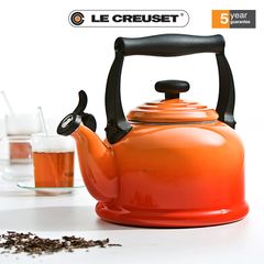 am dun nuoc tren bep tu le creuset tradition 2 1l