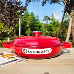 chao gang le creuset 26cm nap gang 2 tay