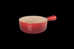 quanh gang khong nap lecreuset schwenkkasserolle 18cm kirsche mau do