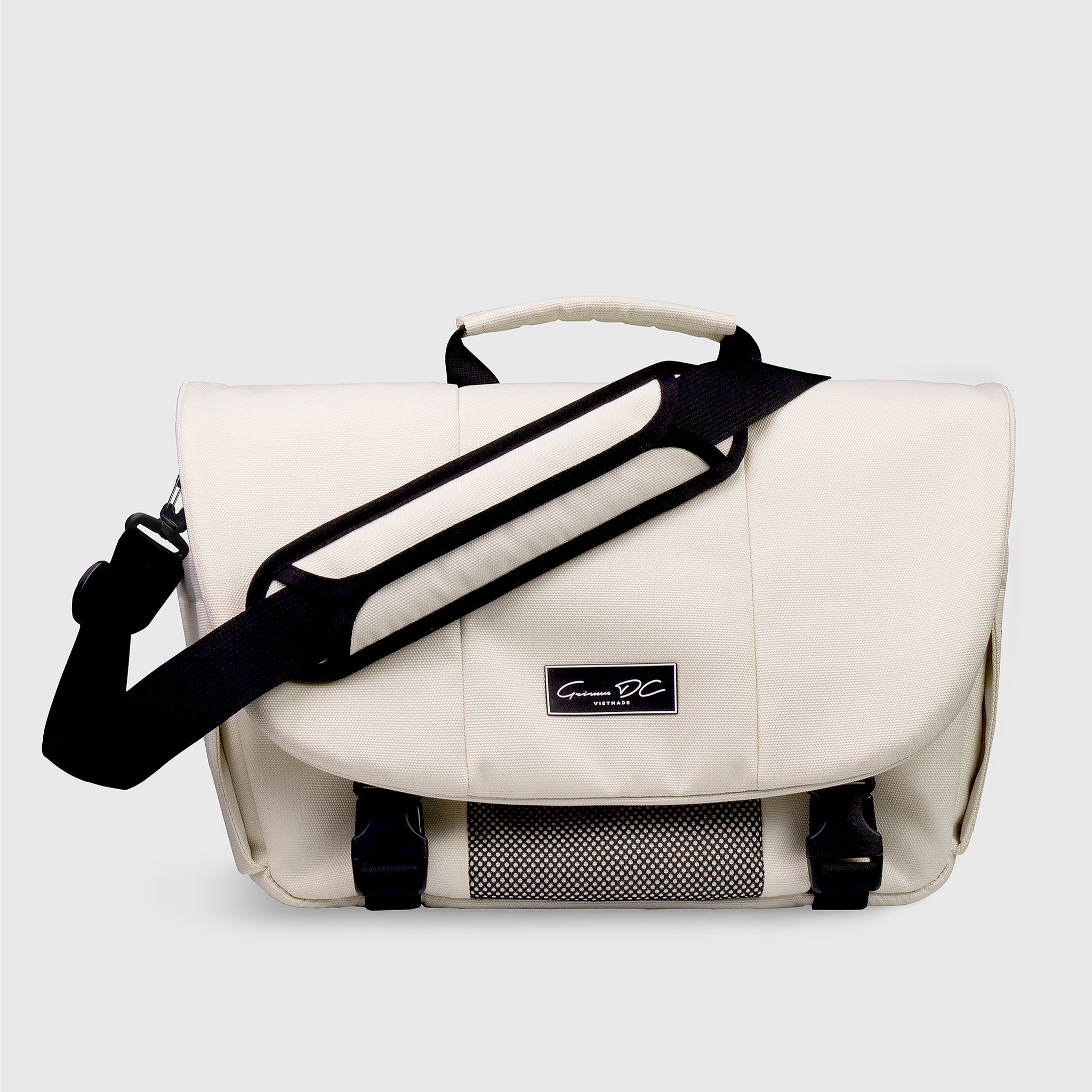 Urbanista messenger bag  // Kem