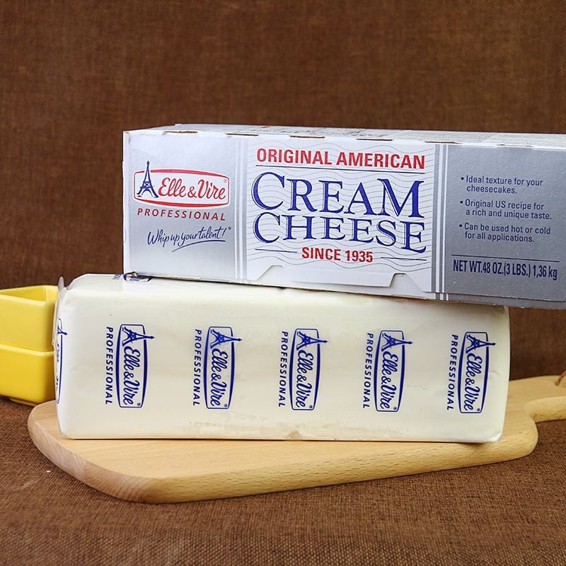  Cream cheese Elle & Vire - Khối 1,36kg 