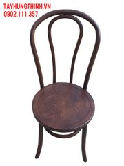 Ghế Thonet kiểu dáng cổ.