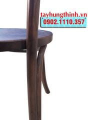 Ghế Thonet kiểu dáng cổ.