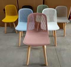 Ghế mặt nhựa chân gỗ