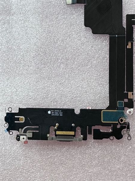 Cụm Sạc Iphone 15 Pro Max ( Zin ) - Titan