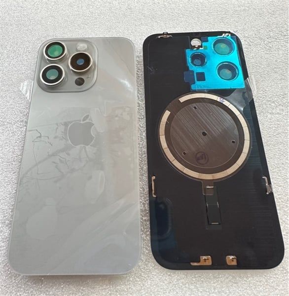 Lưng Iphone 15 Pro Xám Titan- Zin Máy Liền Khối Camera ( cụm cam đúc + sạc ko dây)