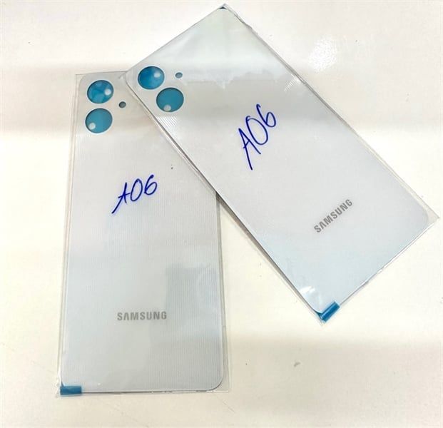 Lưng Samsung A06 Trắng Zin