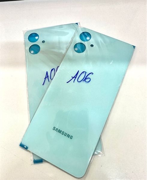 Lưng Samsung A06 Xanh Zin