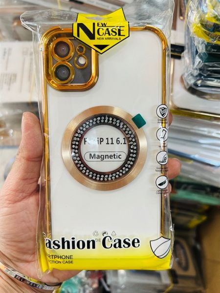 Ốp Newcase Hở Táo Đính Đá Viền Sạc