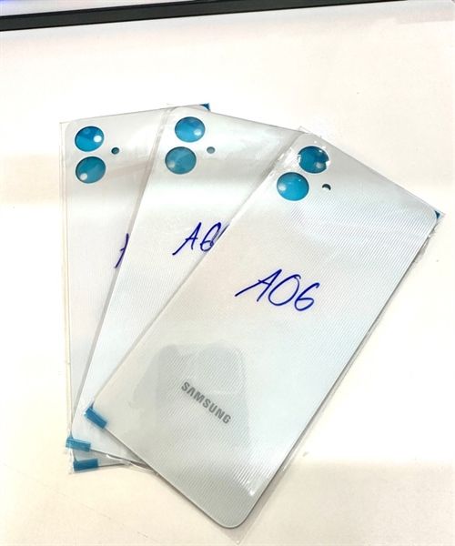 Lưng Samsung A06 Trắng Zin