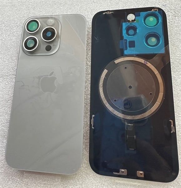 Lưng Iphone 15 Pro Xám Titan- Zin Máy Liền Khối Camera ( cụm cam đúc + sạc ko dây)
