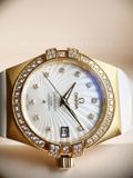 Omega Constellation 35 mm, yellow gold on rubber strap 123.57.35.20.55.003 12357352055003