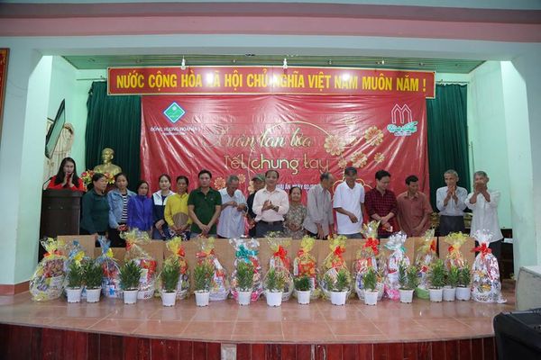 Xuân lan tỏa - Tết chung tay