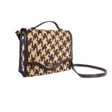  Có bàng đan sọc đeo chéo 