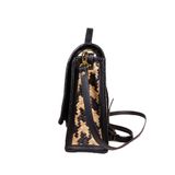  Có bàng đan sọc đeo chéo 