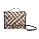  Có bàng đan sọc đeo chéo 