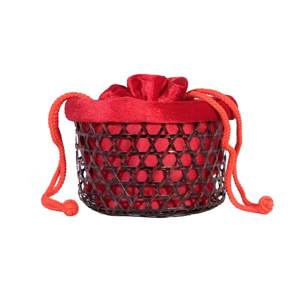  Giỏ tre lót vải đỏ 