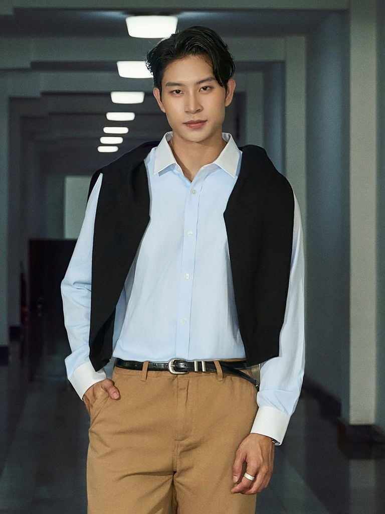 ao-so-mi-poly-cotton-nam-tay-dai-soc-xanh-patterned-heat-embossed-form-regular
