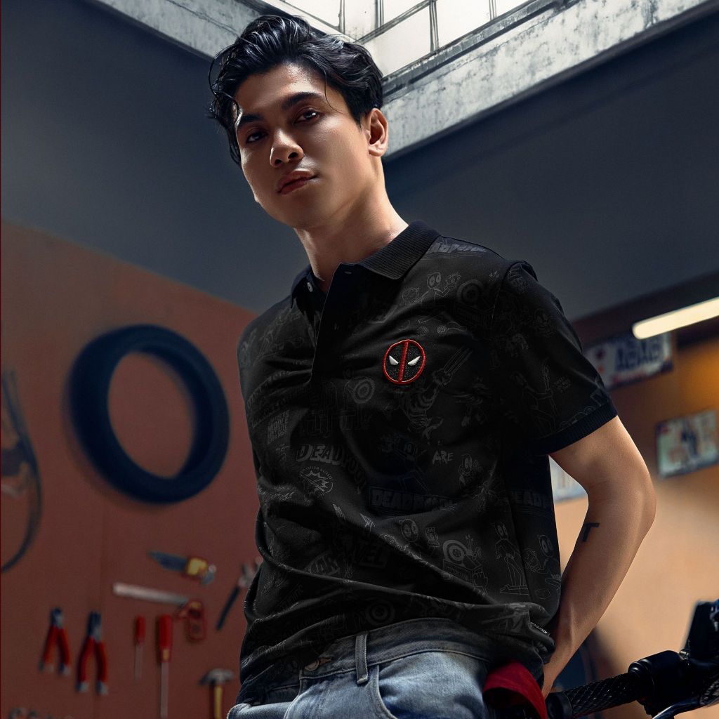 Áo Polo Nam Họa Tiết Marvel Deadpool In Multiverse Pattern Form Regular