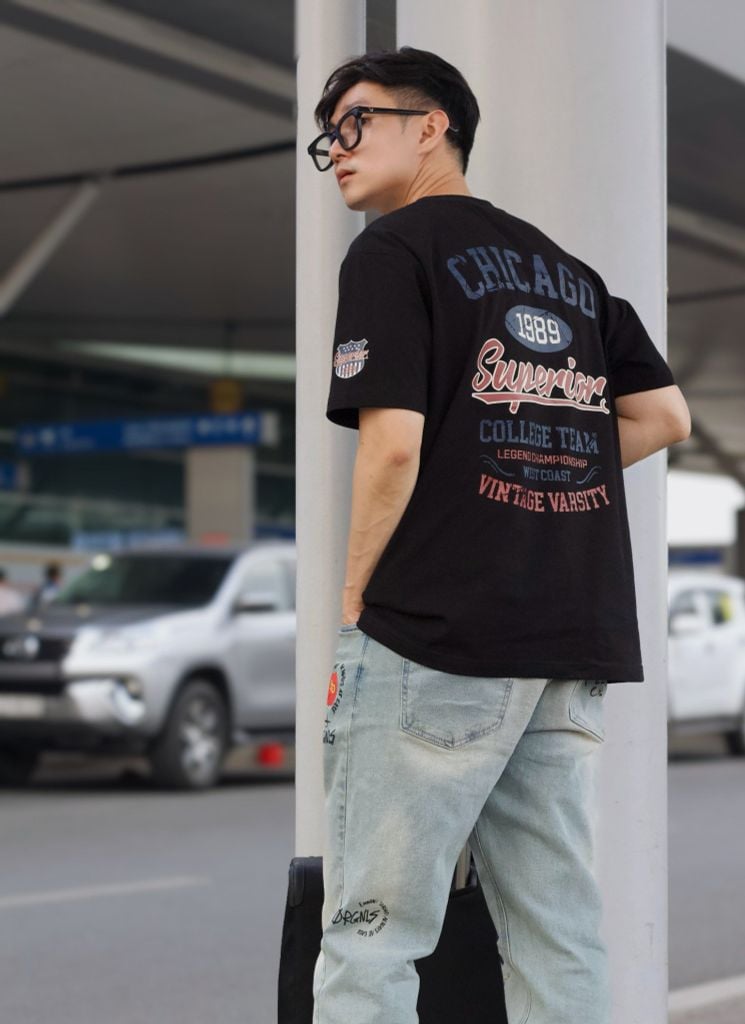 Áo Thun Nam Họa Tiết In Chicago Form Regular