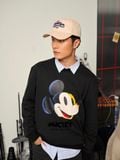 Áo Nỉ Nam Họa Tiết Mickey & Friends Bring The Bold Form Regular