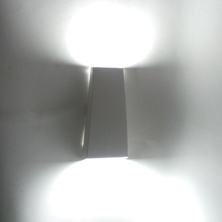 Đèn Ốp Tường LED SILAMP 3+4W – Ánh Sáng Vàng/Trắng Ấm, IP44, Vỏ Kim Loại Cao Cấp