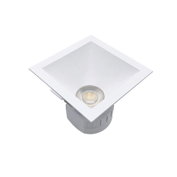 den-led-roi-am-tran-vuon