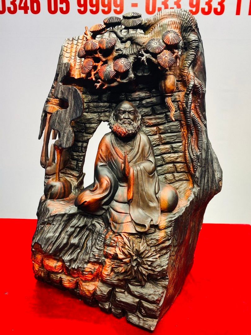 Đạt Ma Sư Tổ ngồi thiền dưới Tùng Gỗ Trắc