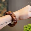 Vòng Tay Gỗ Nu Ngọc Am Nổi Bản Vuông