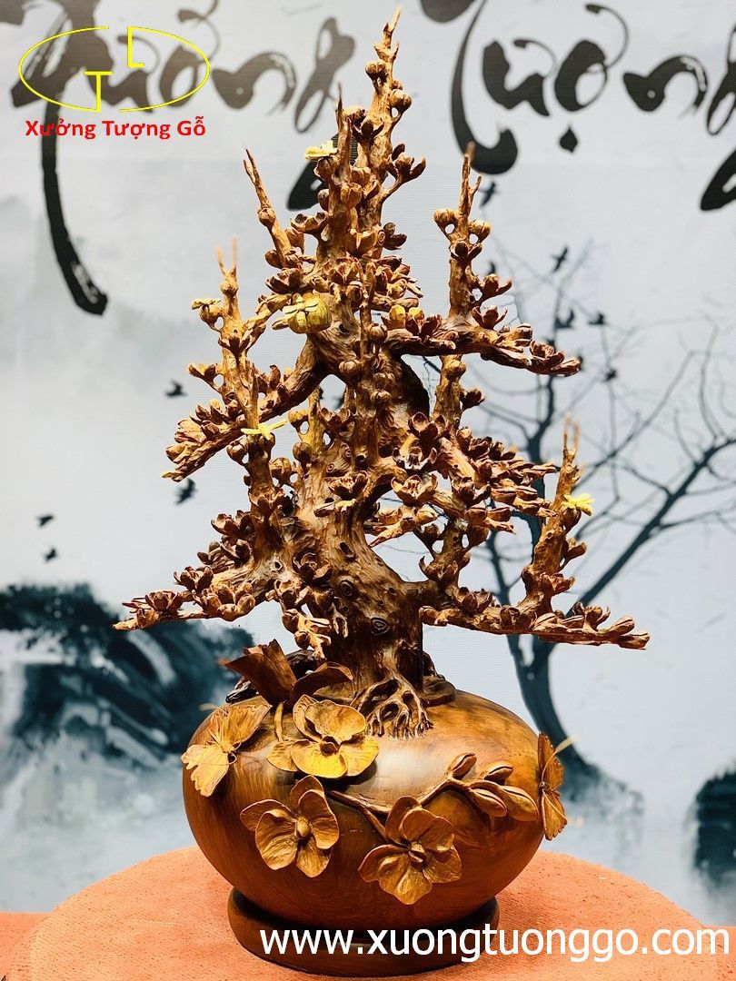 Bình mai gỗ hương.