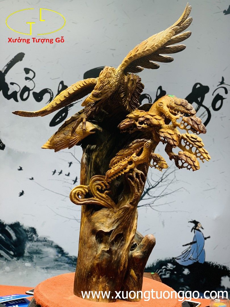 Đại bàng săn mồi gỗ hương