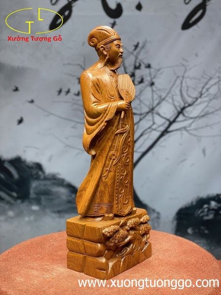 Tượng Khổng Minh gỗ hương.