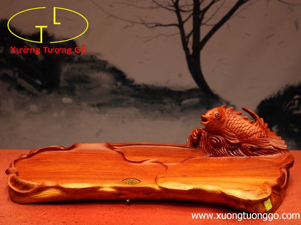 Khay trà cá chép gỗ hương.