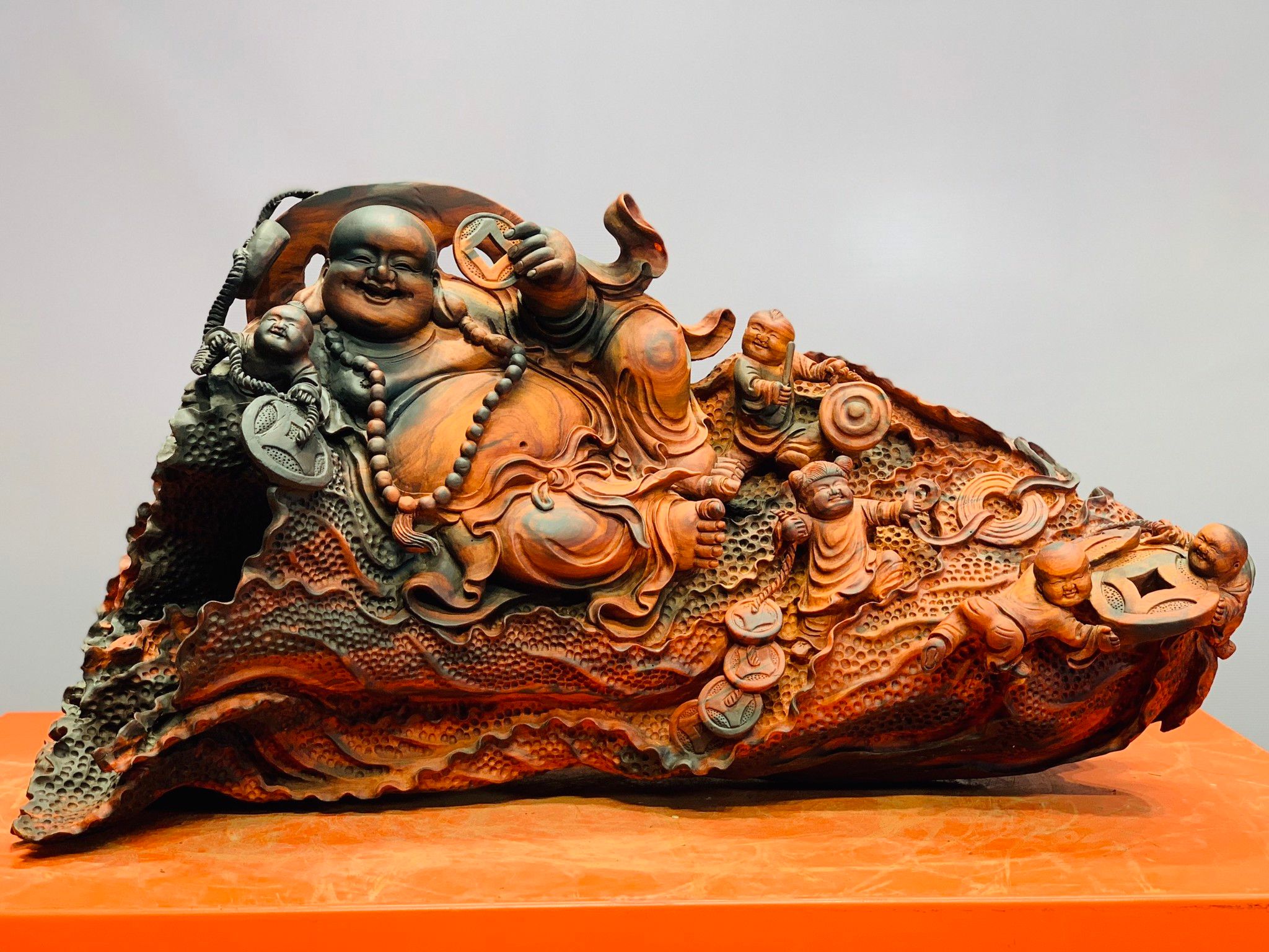 Di Lăc ngũ tiểu ngồi lá sen