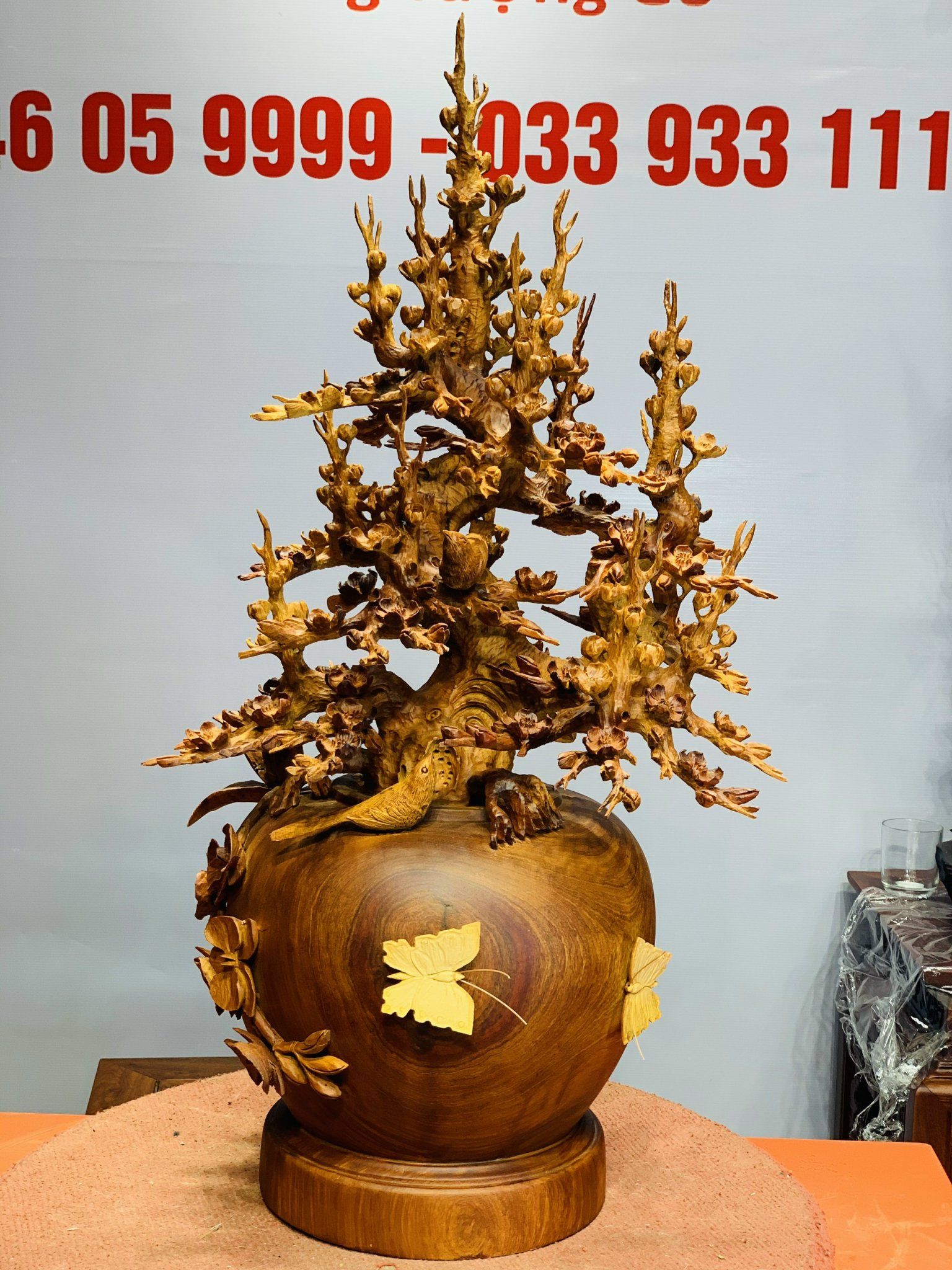 Bình mai gỗ hương ta.