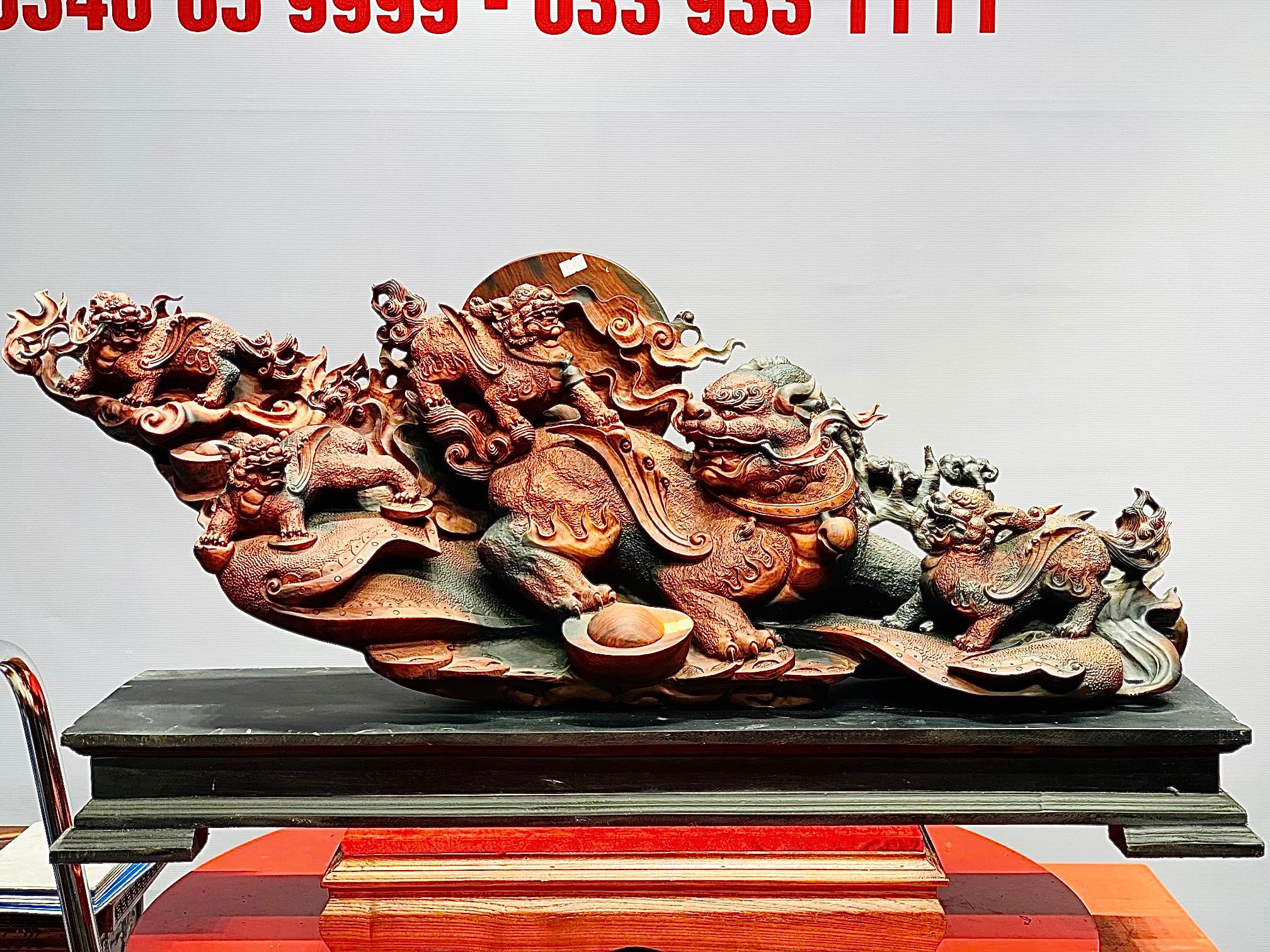 Gia đình tỳ hưu gỗ trắc