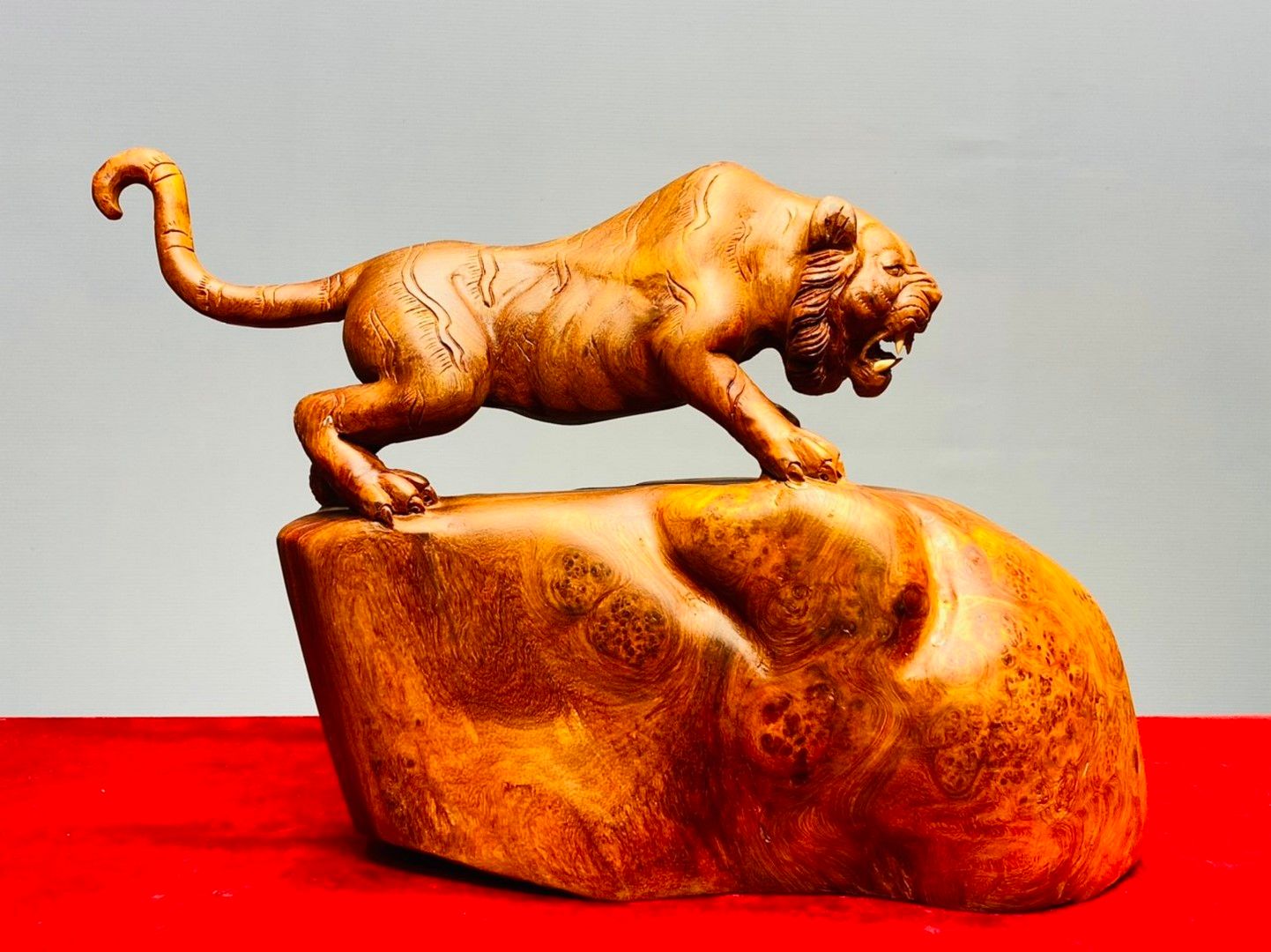 Hổ Săn Mồi Gỗ Nu Ngọc Am