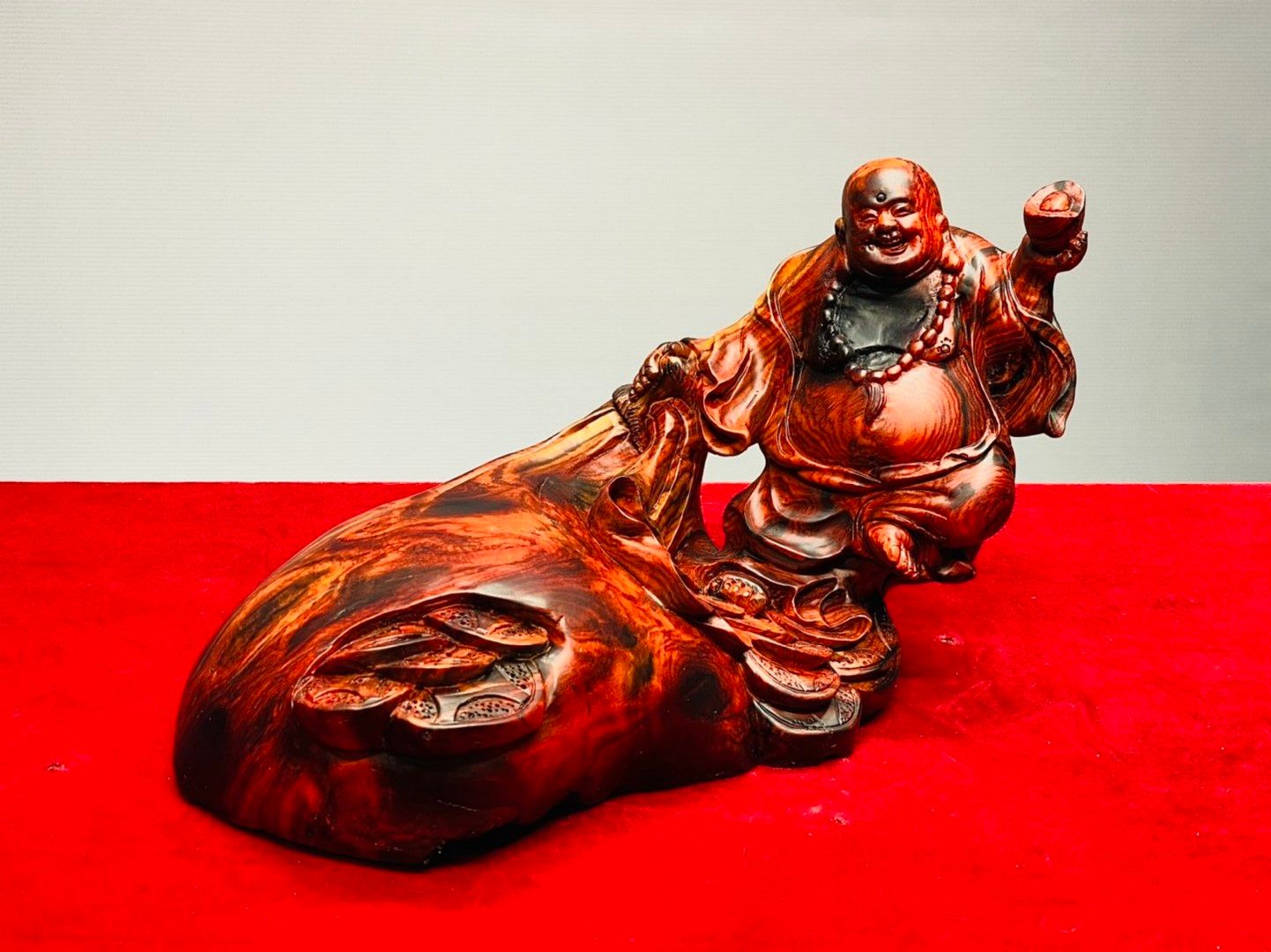 Di Lạc Kéo Bao Tiền Gỗ Trắc