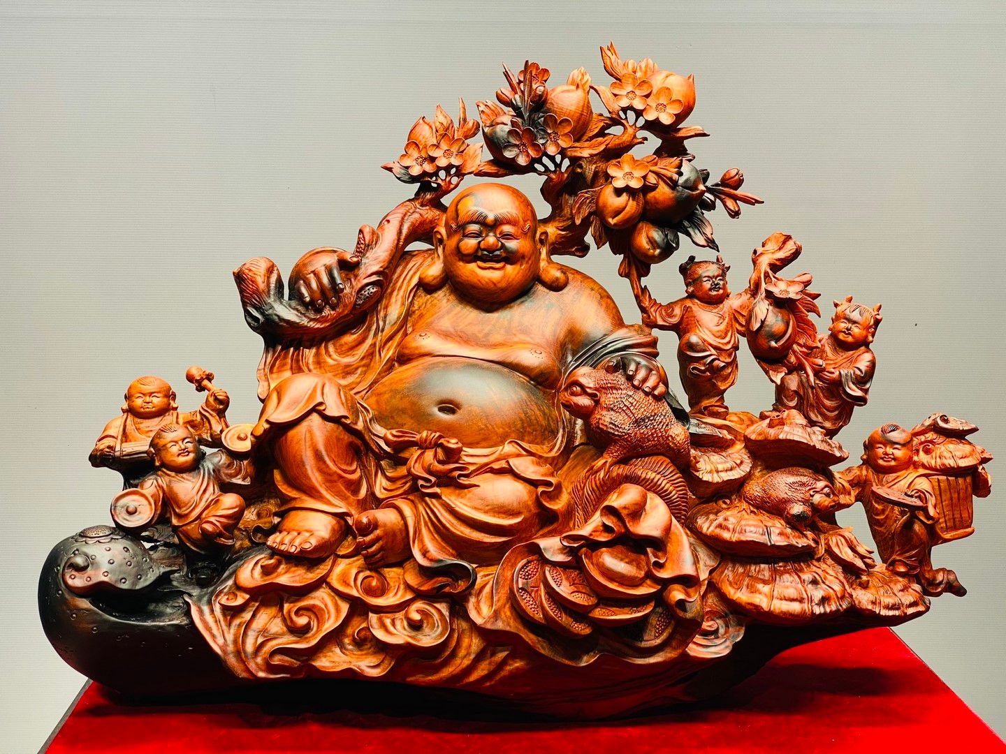 Di Lạc Vác Cành Đào Ngũ Tiểu Ngồi Bao Tiền Gỗ Trắc