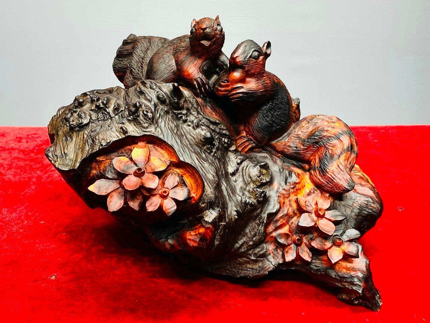 Cặp Nho Sóc Gỗ Nu Trắc