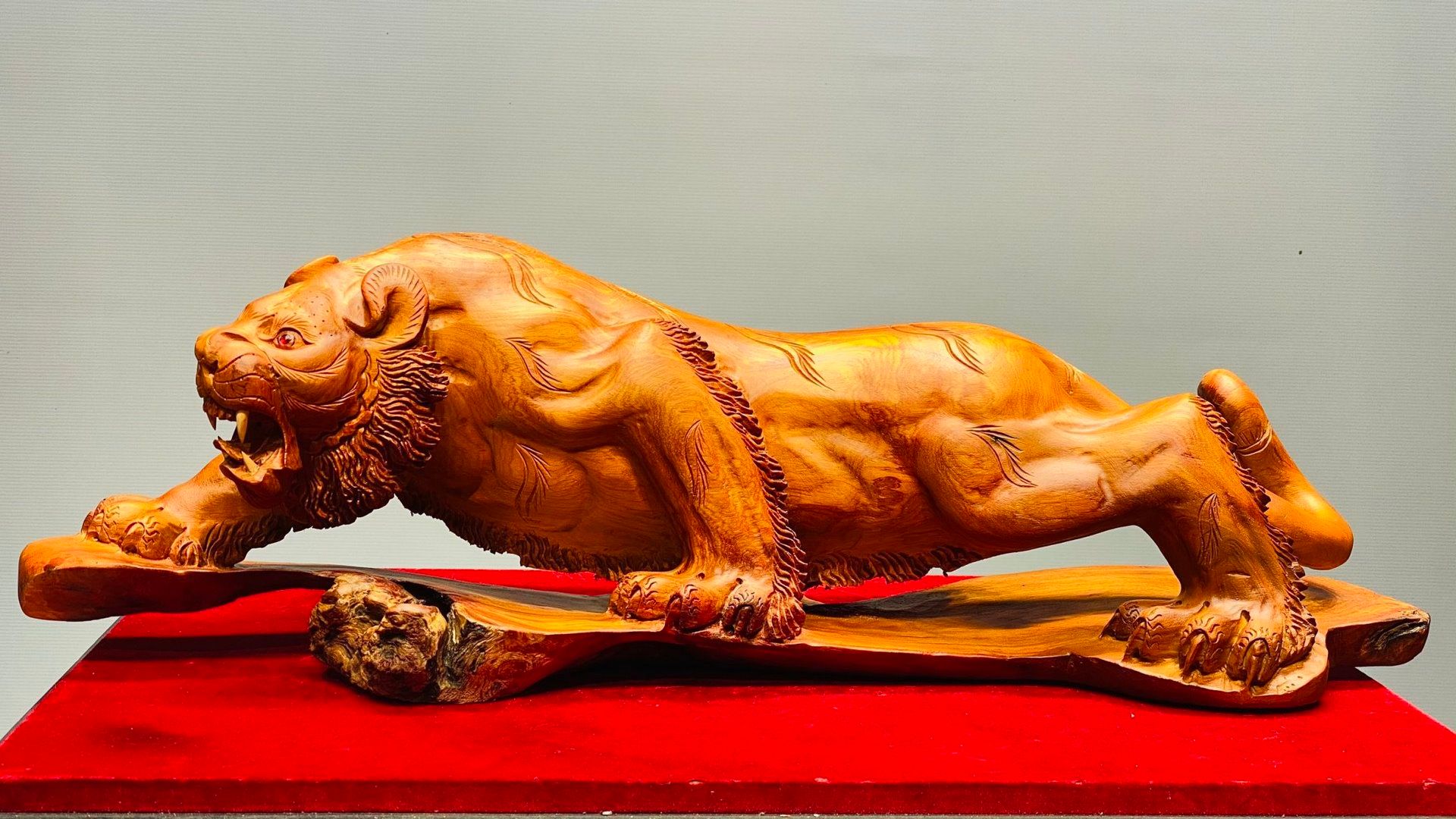 Mãnh Hổ Gỗ Hương