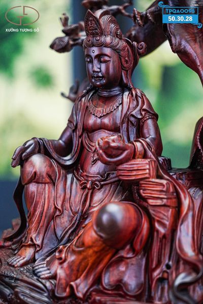 Phật bà gỗ trắc