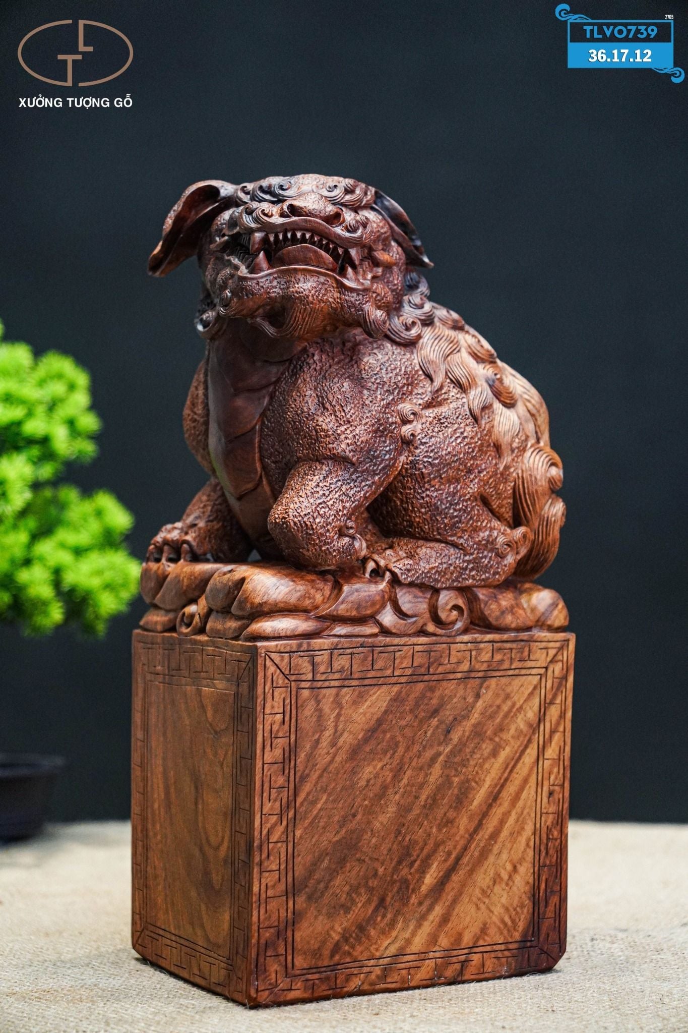 Lân sư gỗ hương