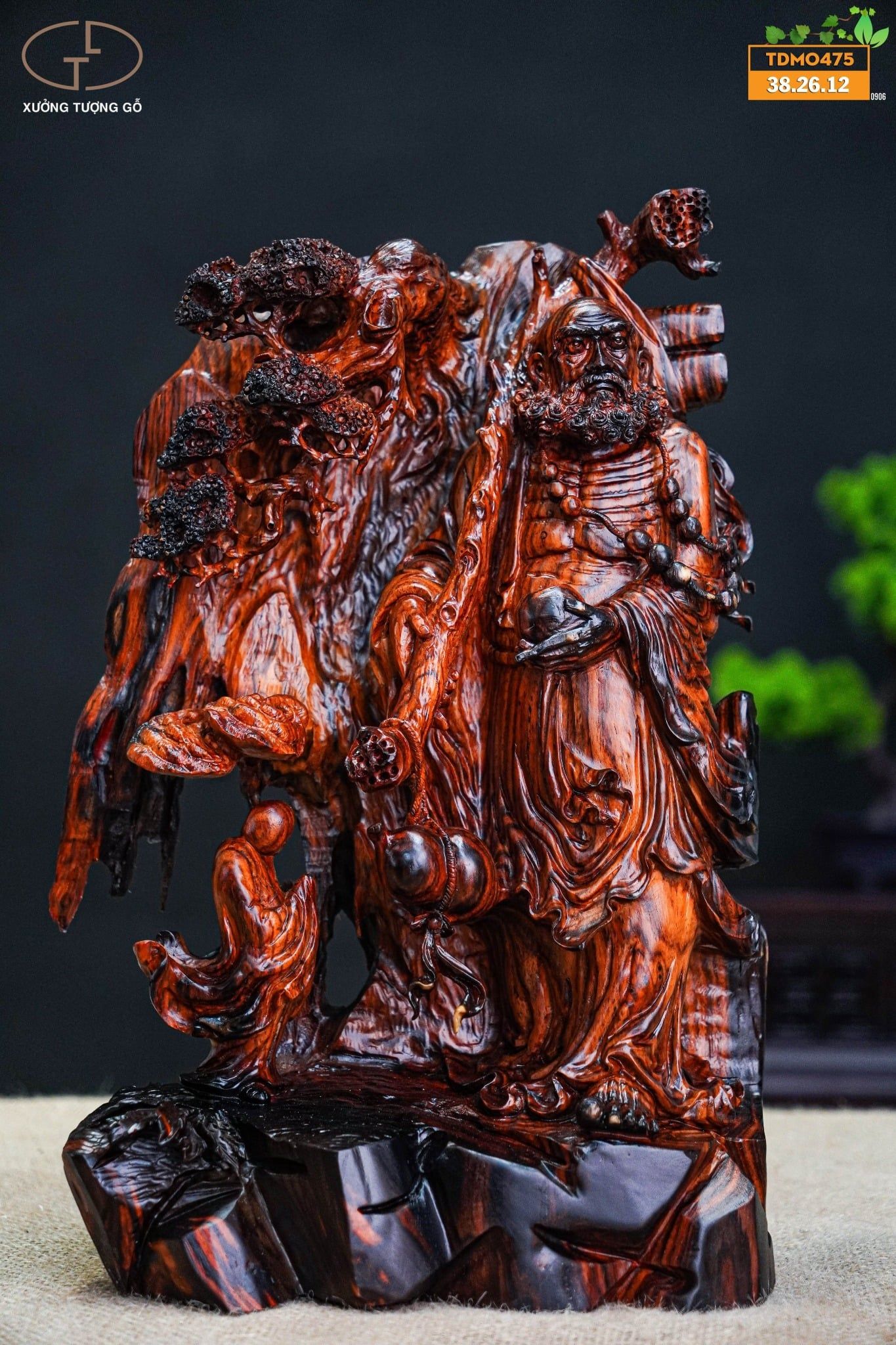 Đạt ma đứng gỗ trắc