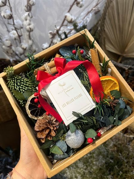 Hộp quà Xmas hoa và nến