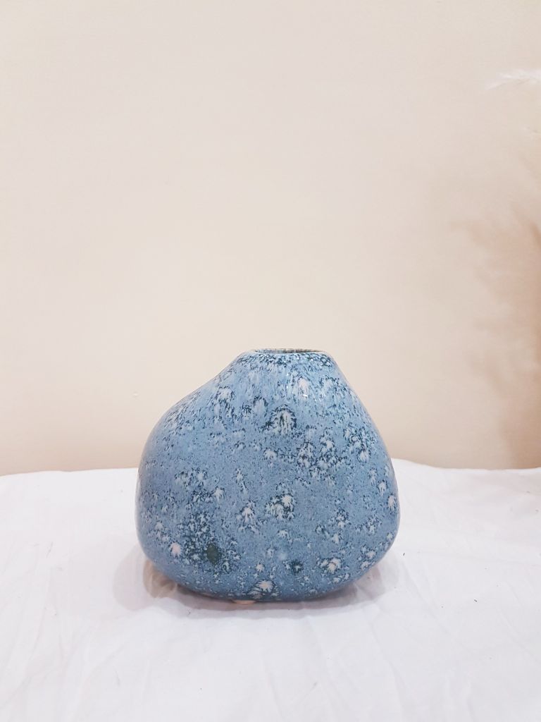 Bình màu xanh biển nhạt